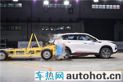 2020年长安CS75系列销售突破26万辆！   